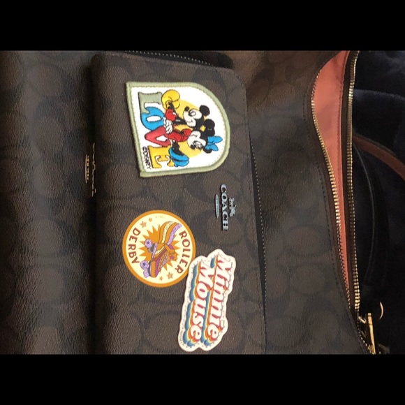 Minnie Mouse Coach Collection. - Picture 4 of 6